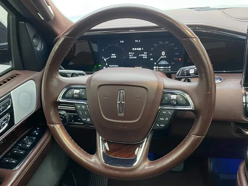 Lincoln Navigator — фото 15
