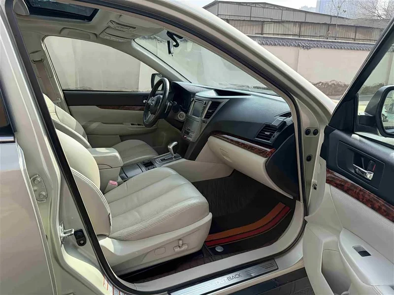 Subaru Outback — фото 11
