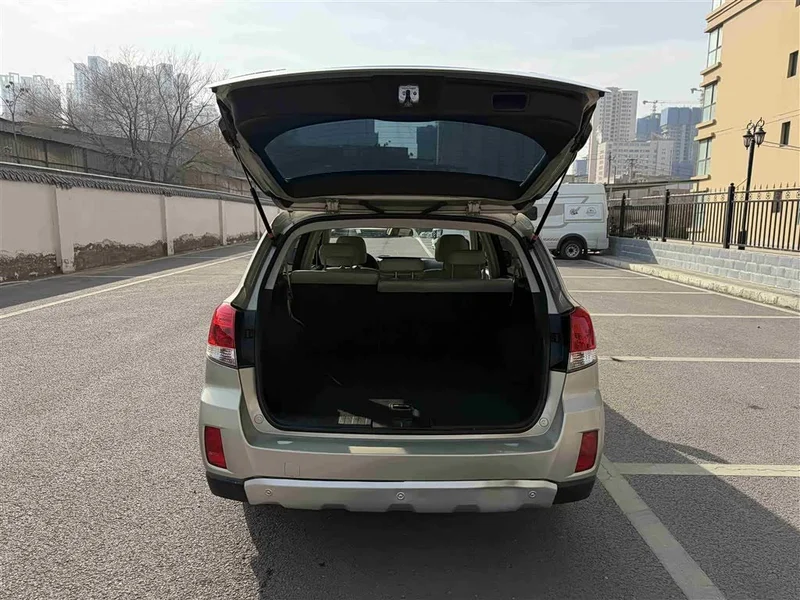 Subaru Outback — фото 12