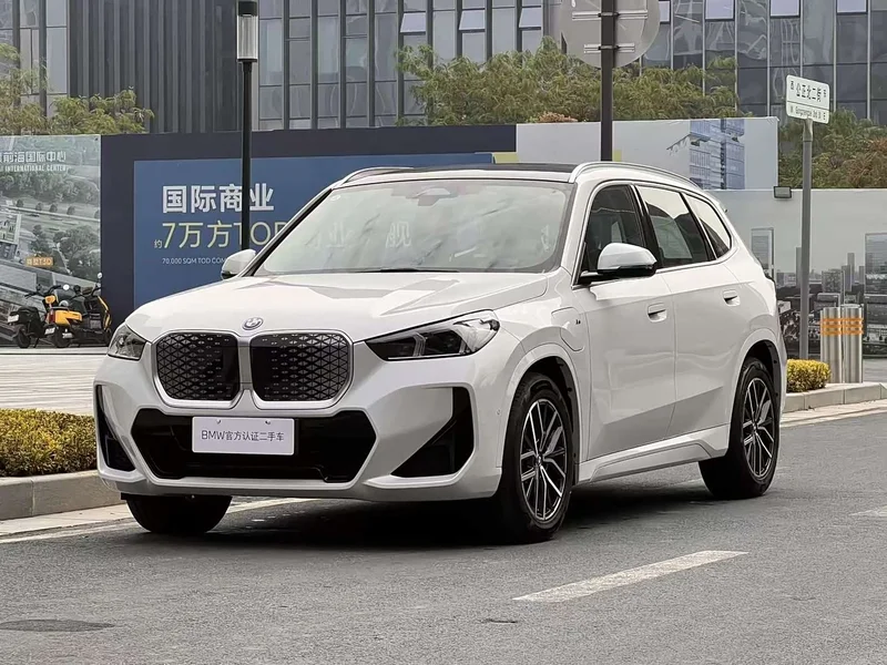 BMW iX1
