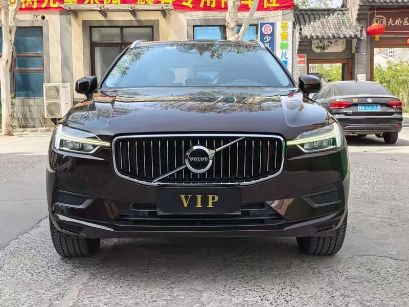 Volvo XC60 — фото 1