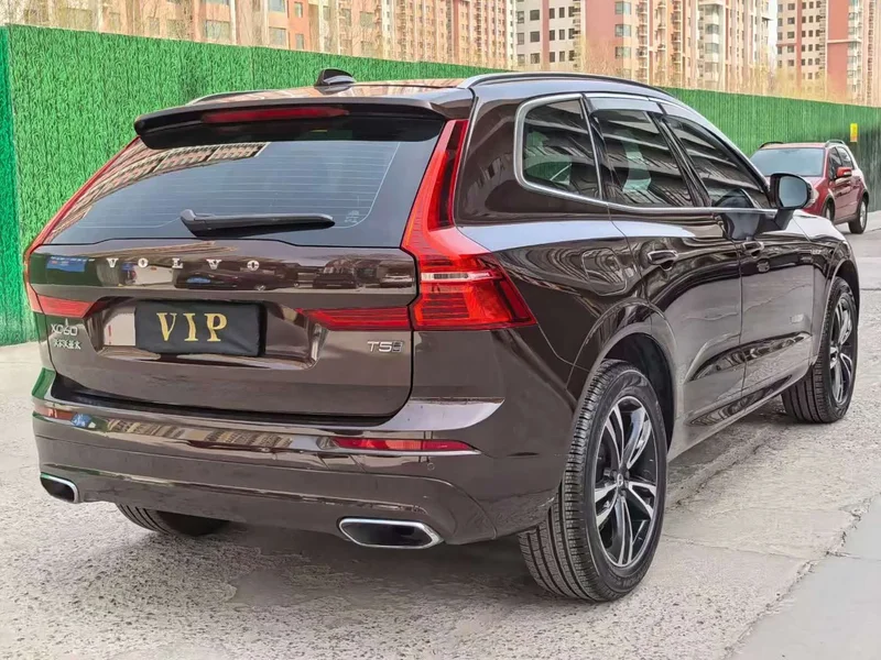 Volvo XC60 — фото 9