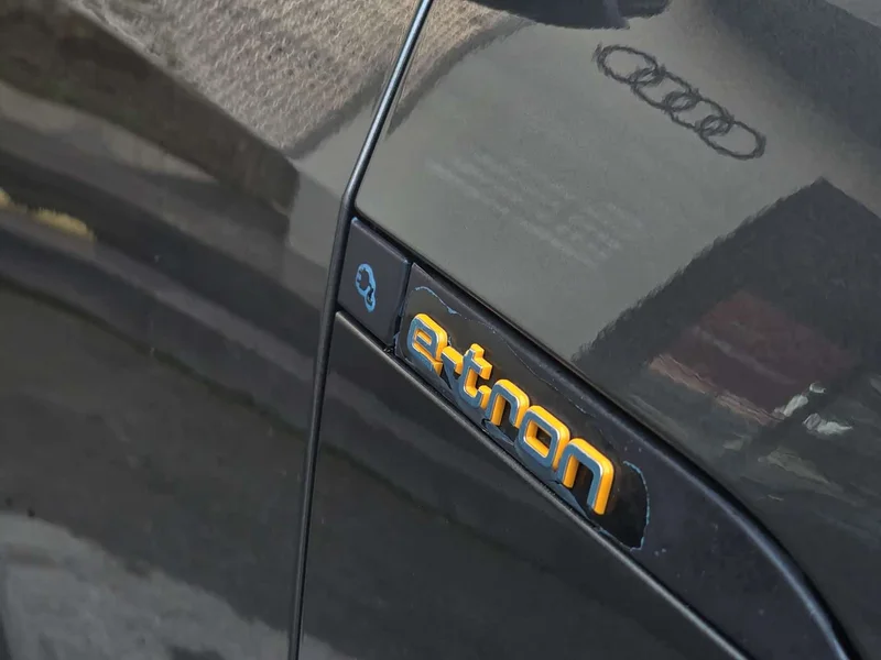 Audi e-tron — фото 12