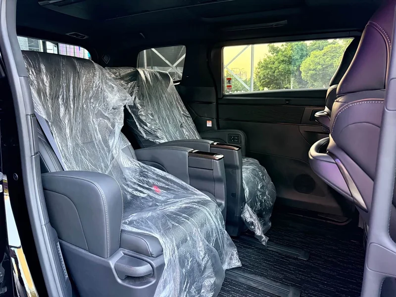 Toyota Alphard — фото 11