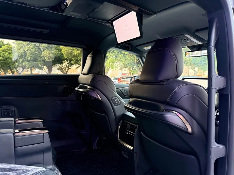 Toyota Alphard — фото 12