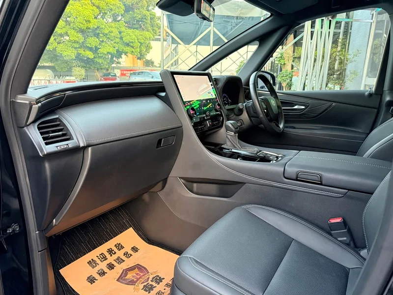 Toyota Alphard — фото 14