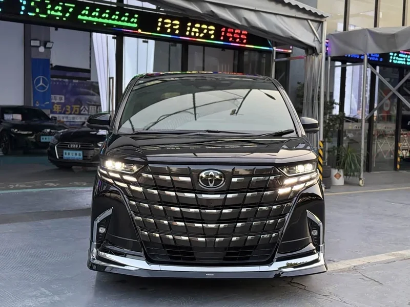 Toyota Alphard — фото 2