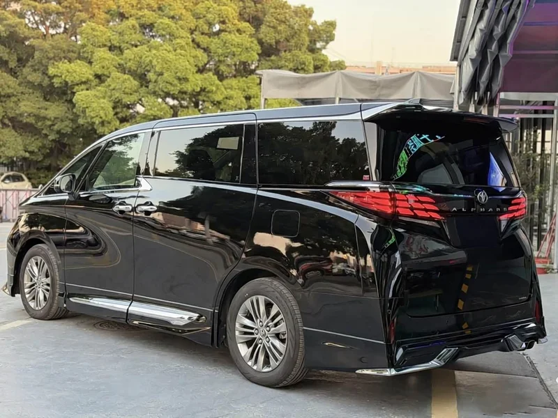 Toyota Alphard — фото 7