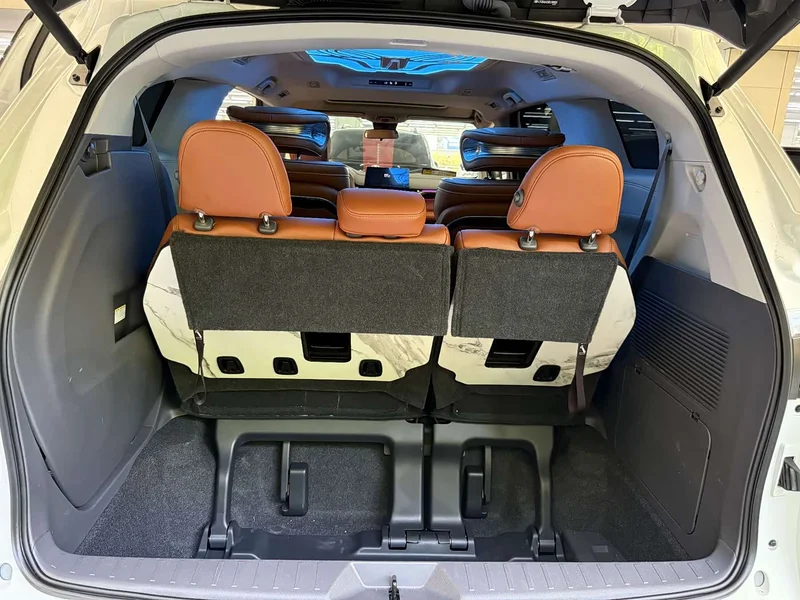 Toyota Sienna — фото 11