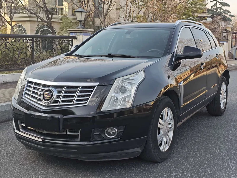 Cadillac SRX — фото 1
