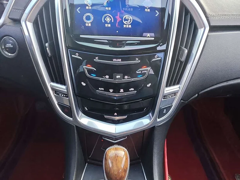 Cadillac SRX — фото 11