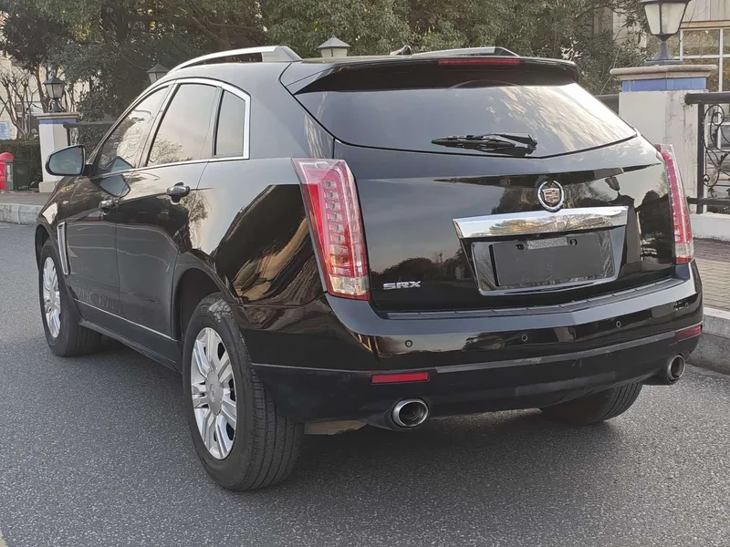 Cadillac SRX — фото 5