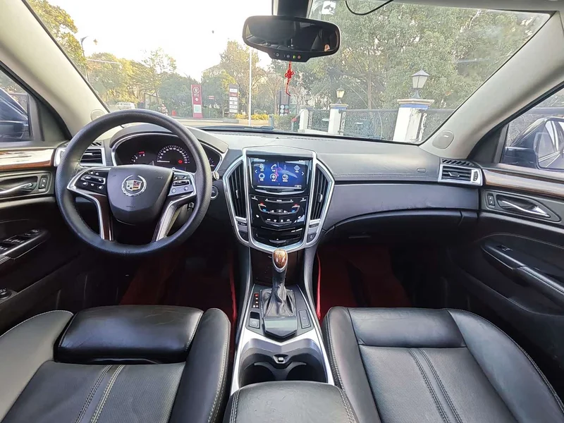 Cadillac SRX — фото 10