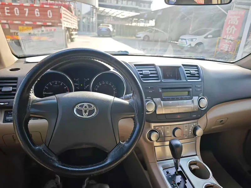 Toyota Highlander — фото 12