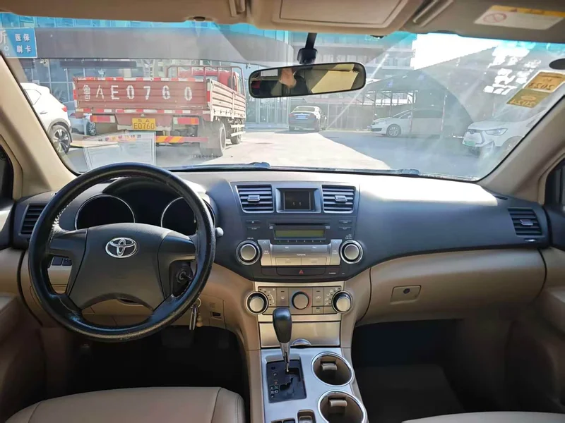 Toyota Highlander — фото 10