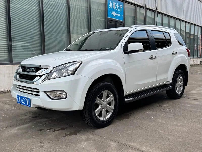 Isuzu mu-X Muxia
