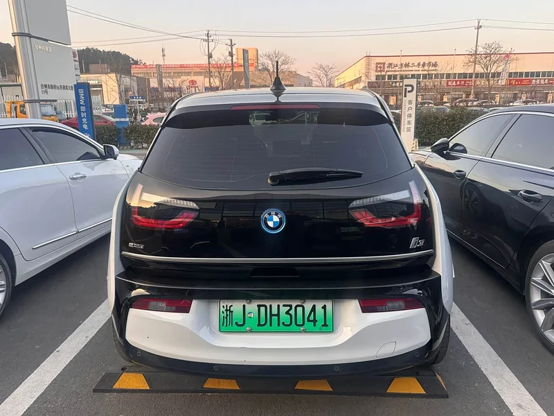 BMW i3 — фото 12