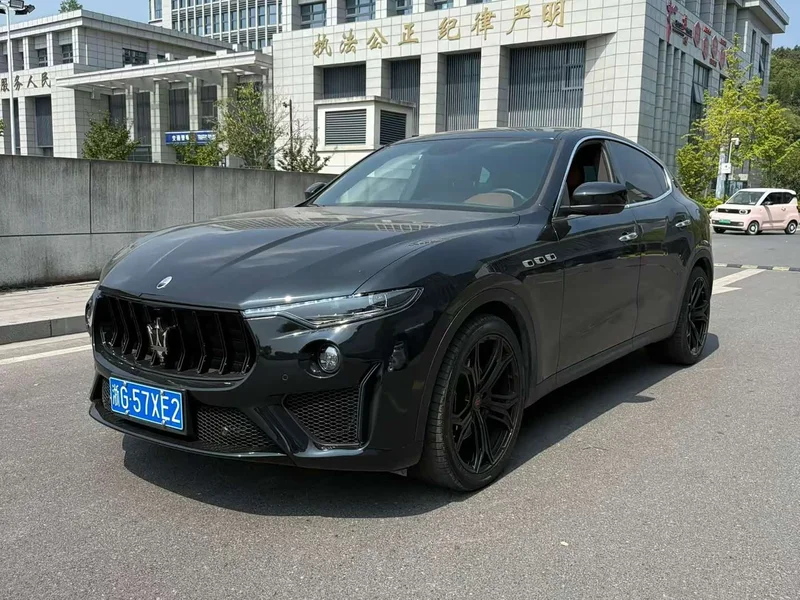 Maserati Levante — фото 1