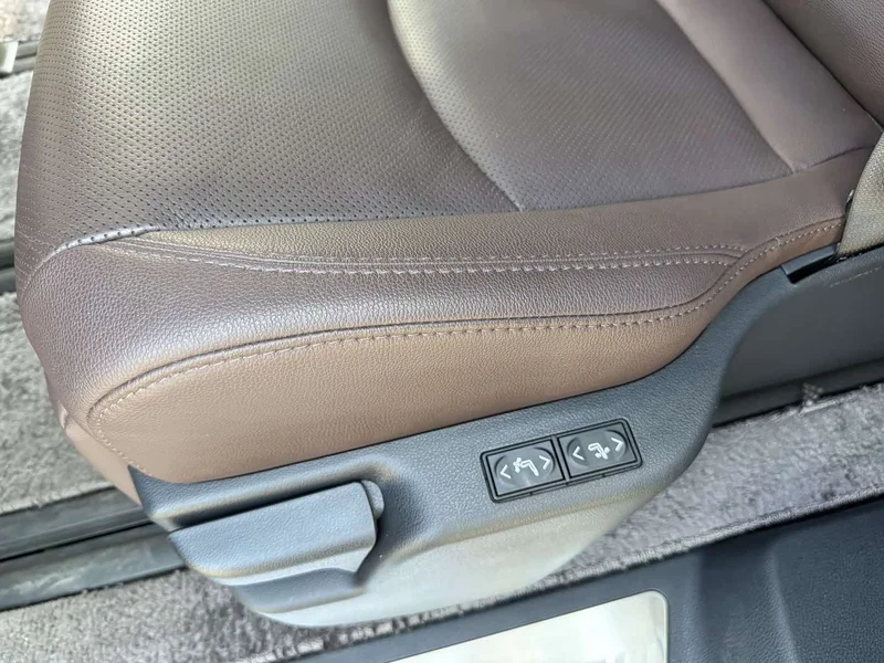 Toyota Sienna — фото 11