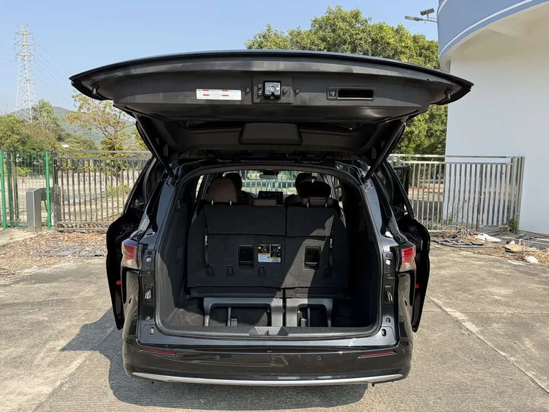 Toyota Sienna — фото 12