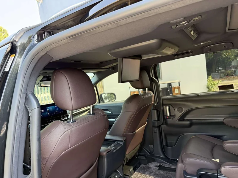 Toyota Sienna — фото 16