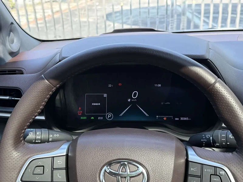 Toyota Sienna — фото 17