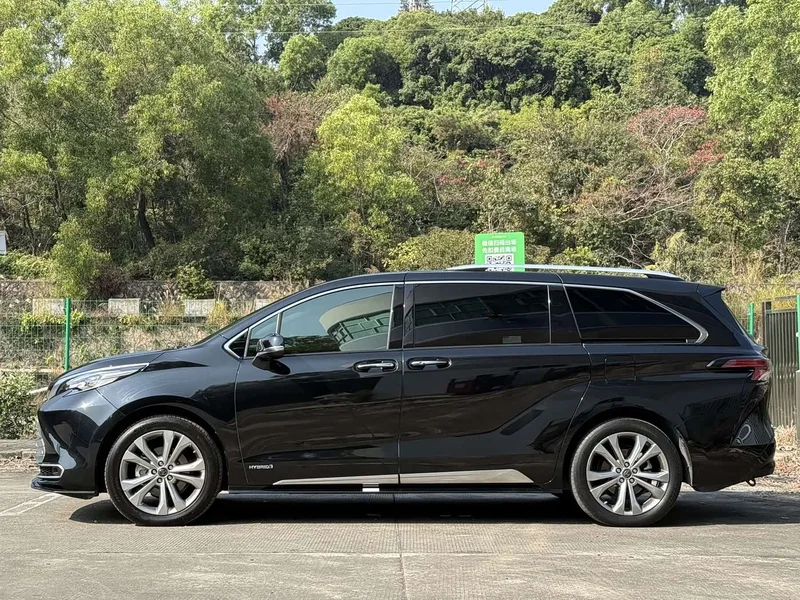 Toyota Sienna — фото 22