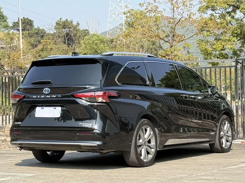 Toyota Sienna — фото 23