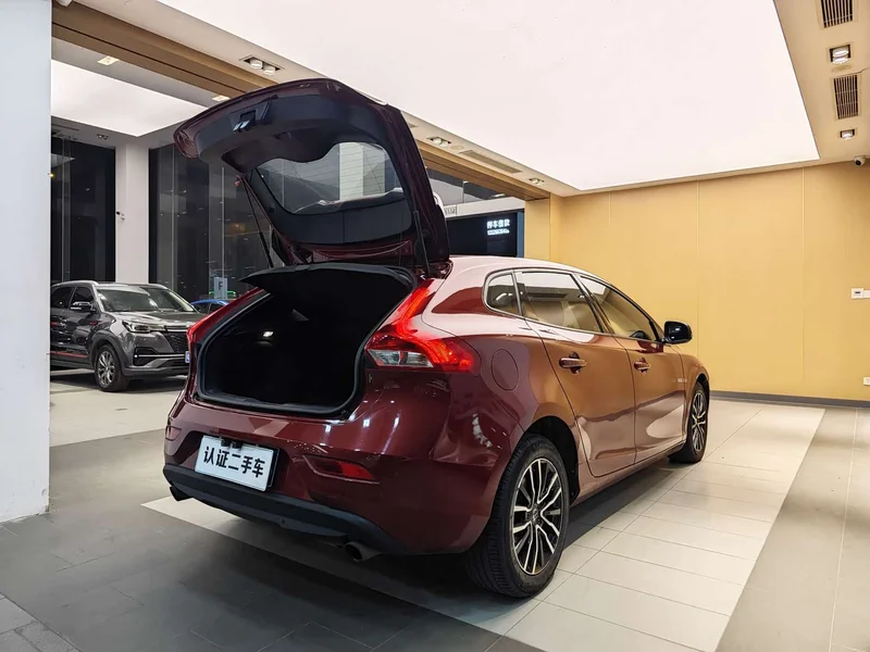 Volvo V40 — фото 28