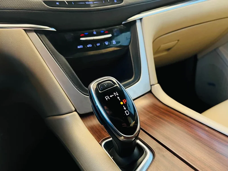 Cadillac XT5 — фото 10