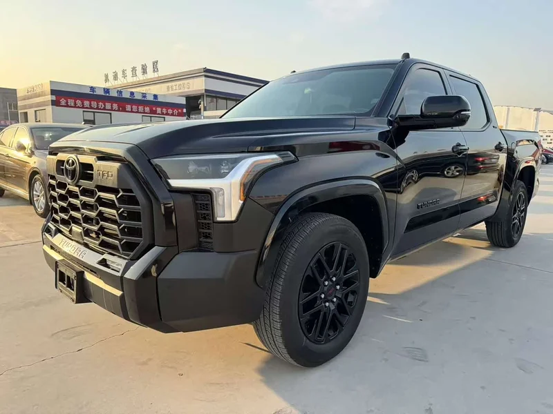 Toyota Tundra — фото 1