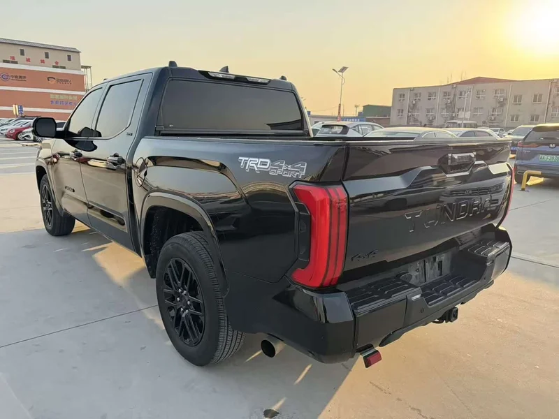Toyota Tundra — фото 11