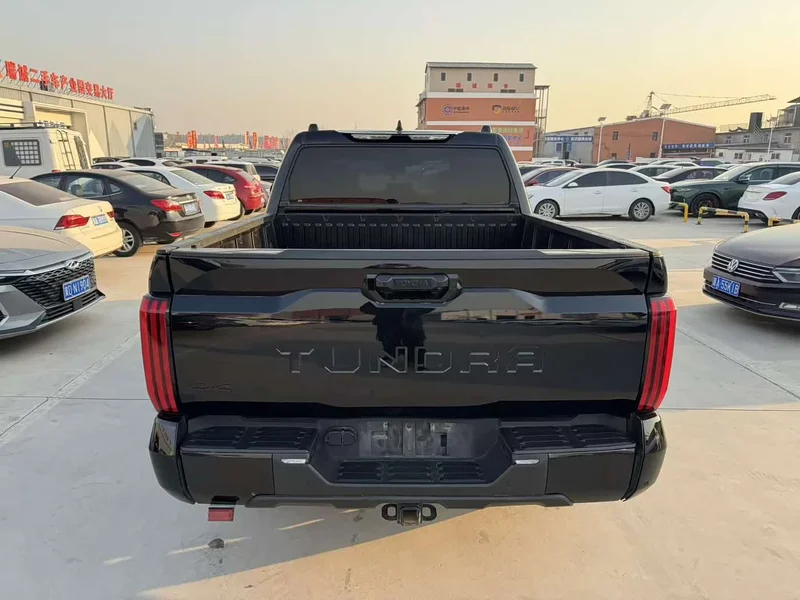 Toyota Tundra — фото 12
