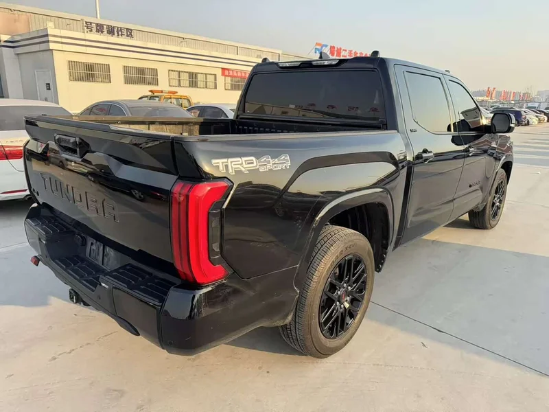 Toyota Tundra — фото 10