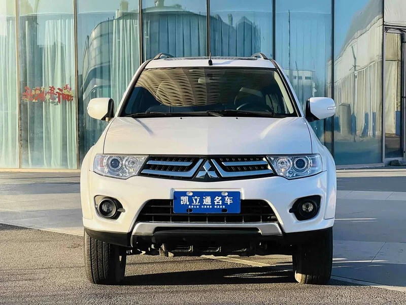 Mitsubishi Pajero — фото 2