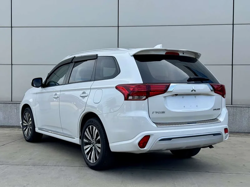 Mitsubishi Outlander — фото 14