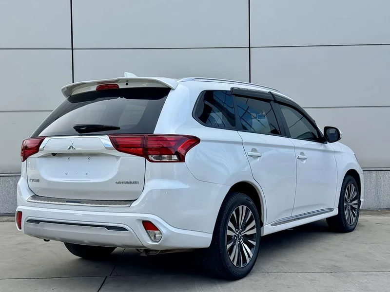 Mitsubishi Outlander — фото 15