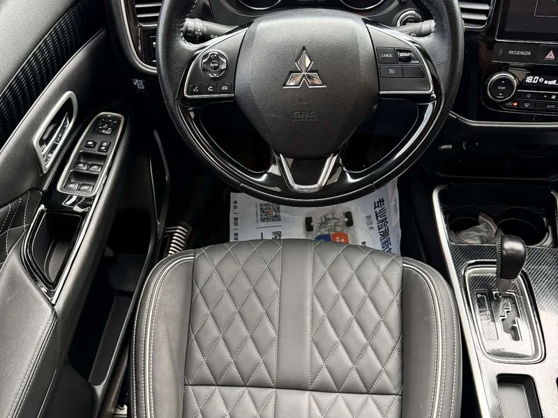 Mitsubishi Outlander — фото 16