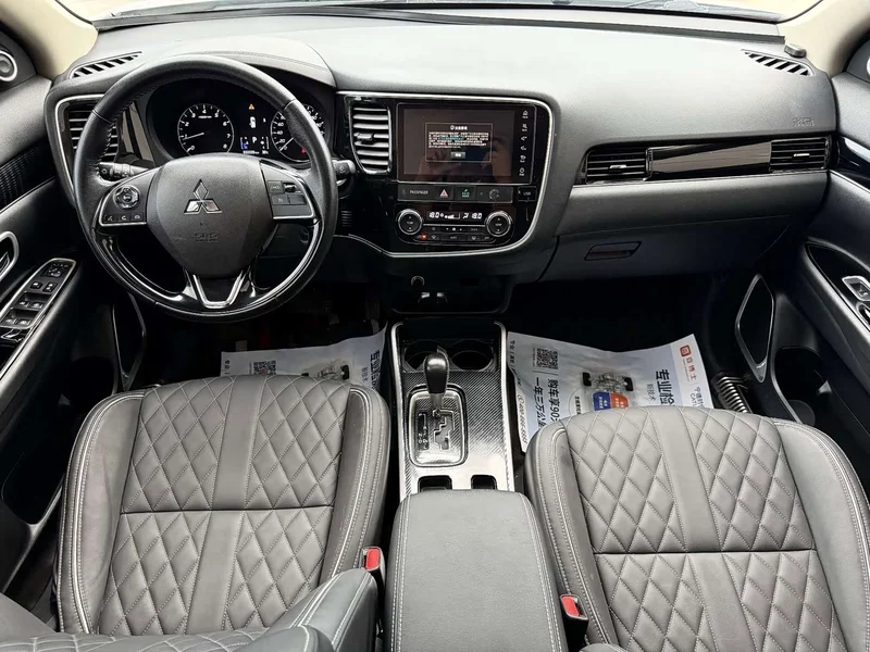 Mitsubishi Outlander — фото 20