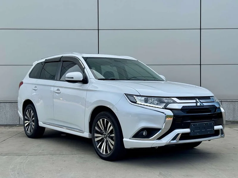 Mitsubishi Outlander — фото 2