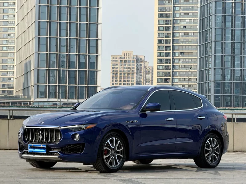 Maserati Levante — фото 1