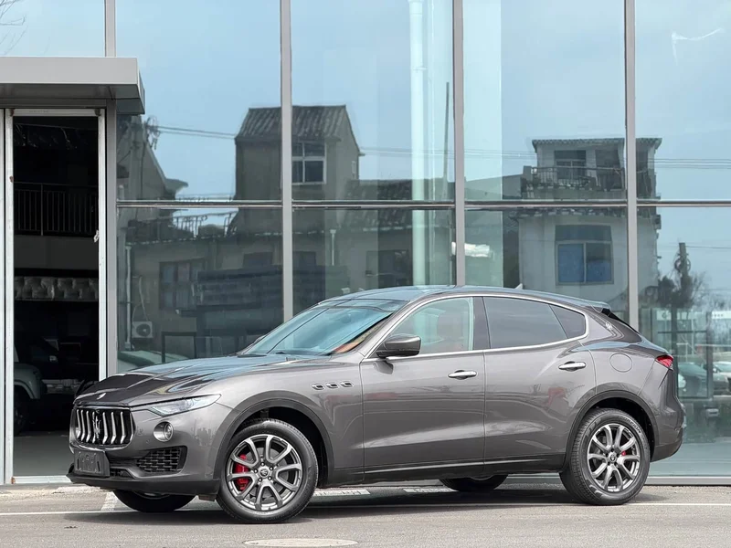 Maserati Levante — фото 1