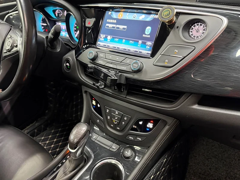 Buick Envision Plus — фото 14