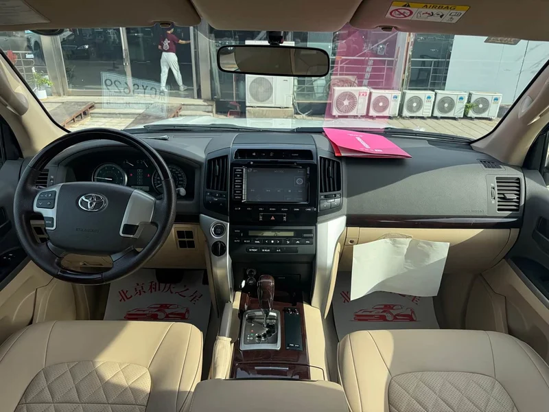 Toyota Land Cruiser (Imported) — фото 11