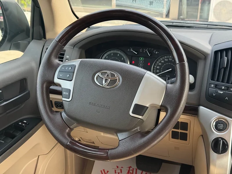 Toyota Land Cruiser (Imported) — фото 12