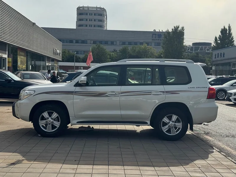 Toyota Land Cruiser (Imported) — фото 3