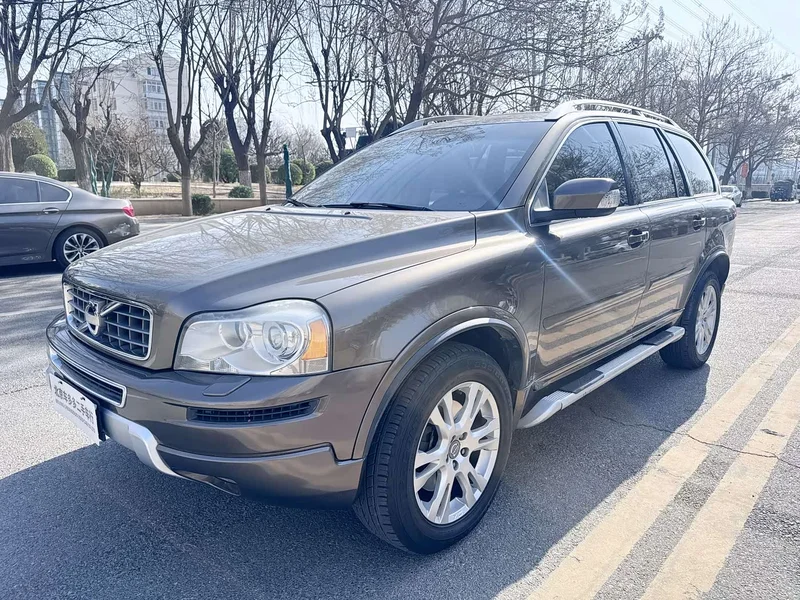 Volvo XC90 — фото 1