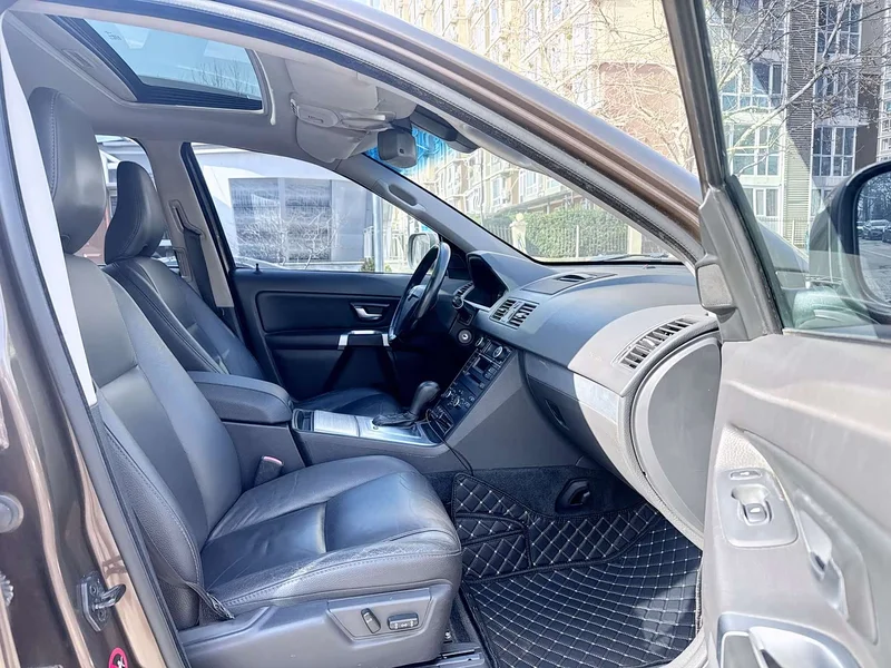 Volvo XC90 — фото 14