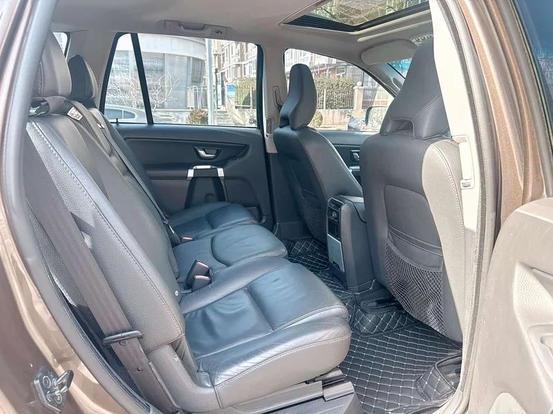 Volvo XC90 — фото 15