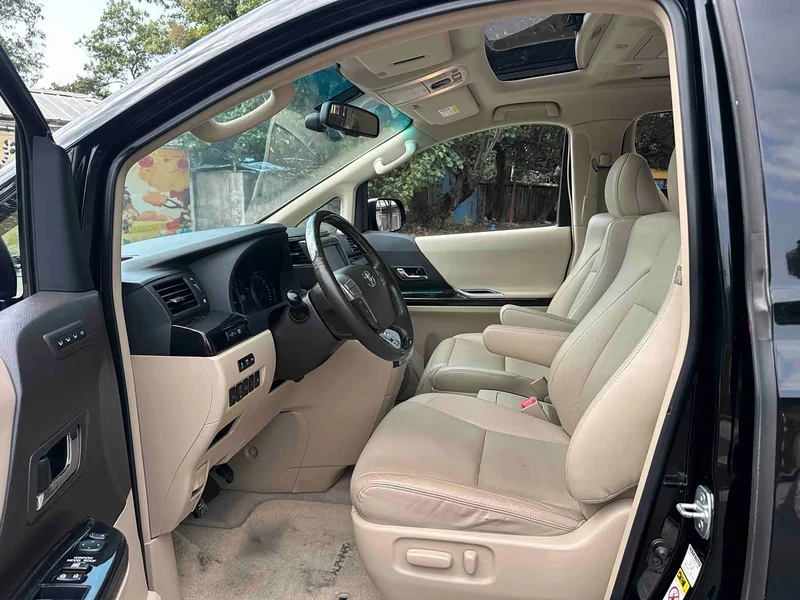 Toyota Alphard — фото 11